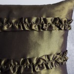 Silk look - Ruffles - cushion cover - square - olive 