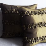Silk look - Ruffles - cushion cover - square - olive 